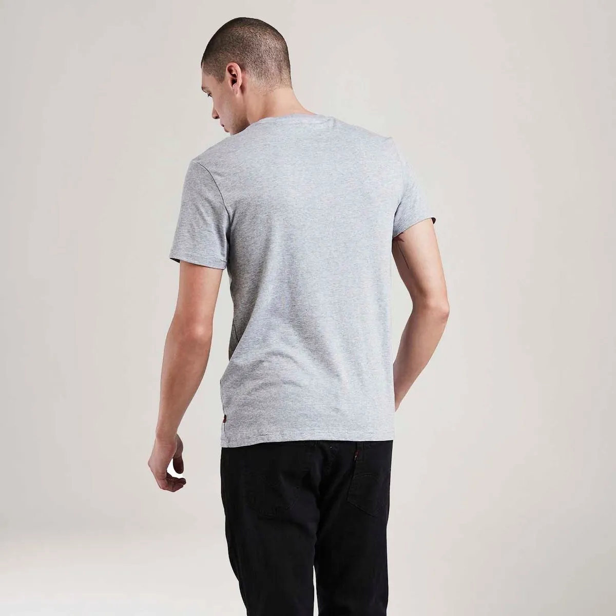 Camiseta Levi's® Graphic Set-In Neck Cinza - Imagem 3