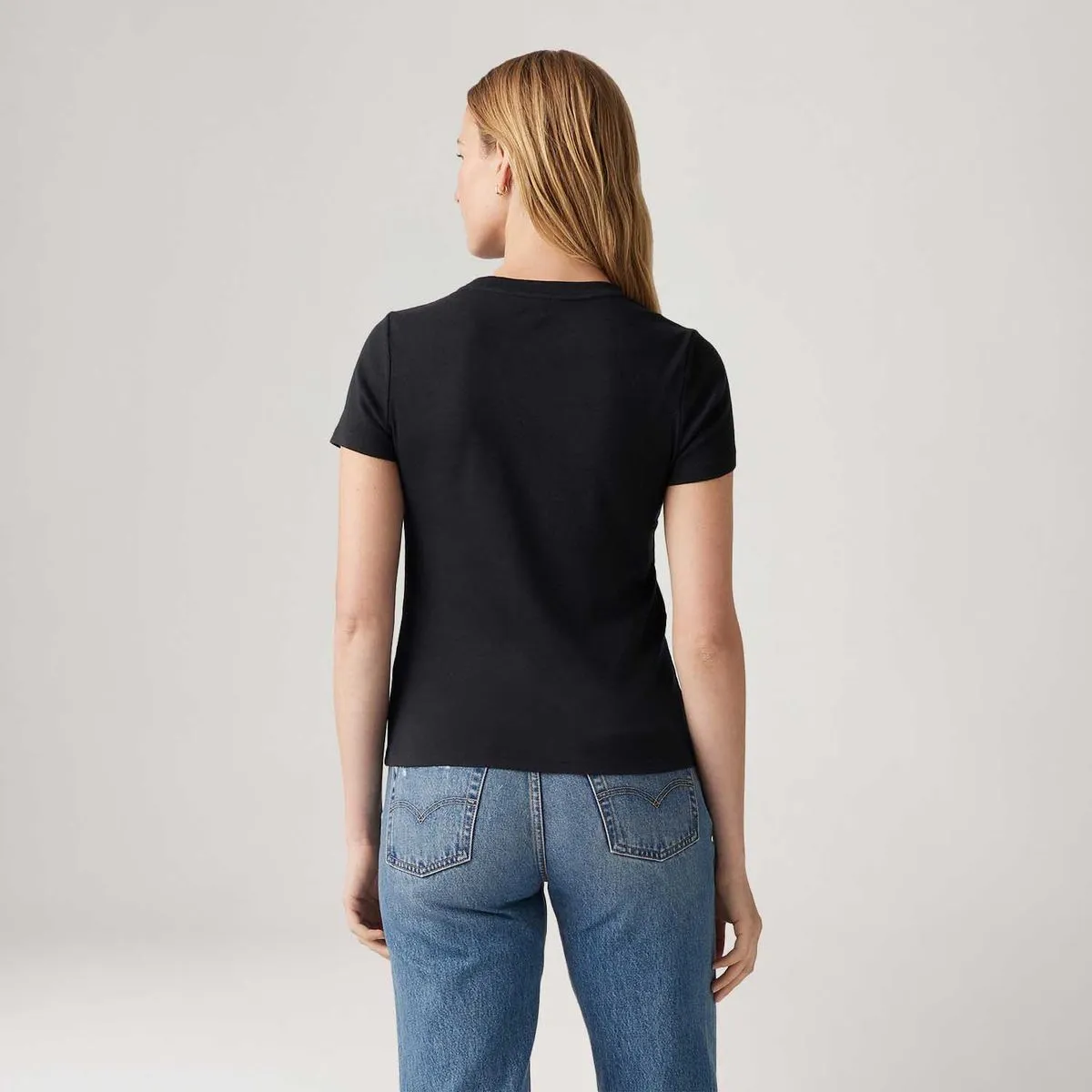 Camiseta Levi's® Essential Preta Manga Curta - Imagem 4